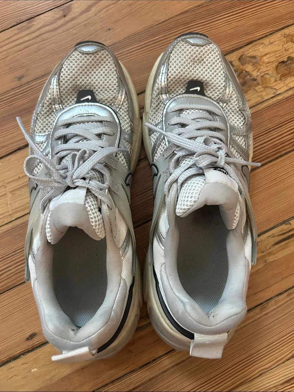 Nike Women's Silver and Light Gray Mesh Leather Running Shoes - Picture 3 of 6